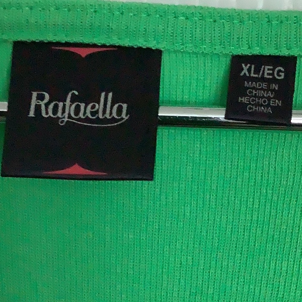 Misses/ladies Rafaela top. Like new - Picture 2 of 3